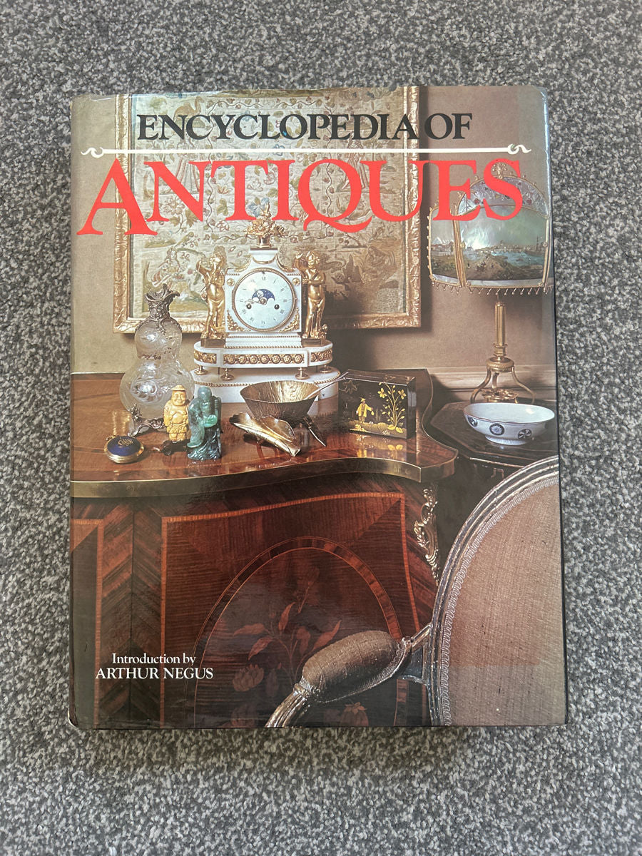 Encyclopedia of Antiques – enciclopedie ilustrată pentru colecționari