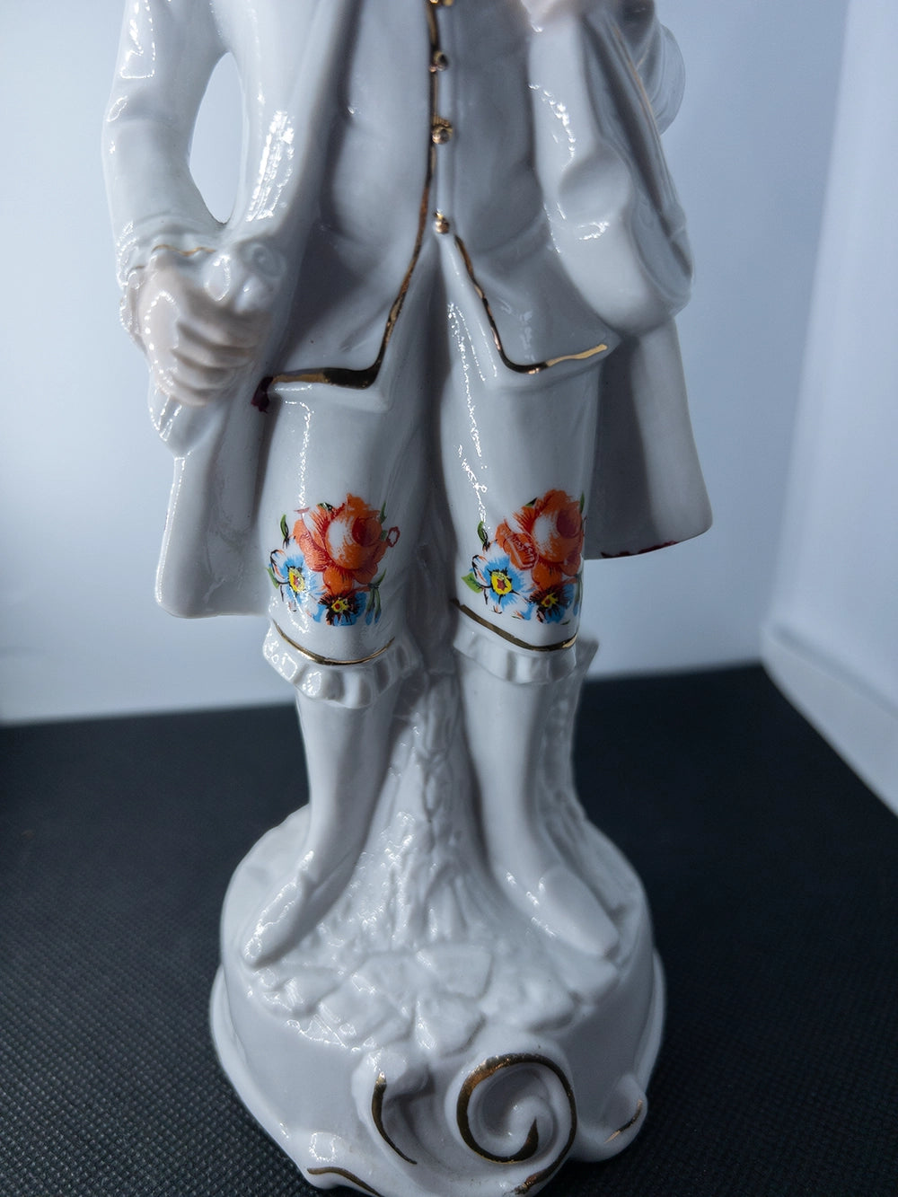 Винтажная фарфоровая статуэтка в классическом стиле, 23 см