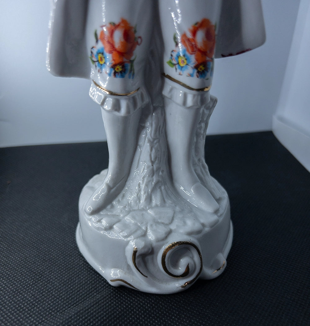 Винтажная фарфоровая статуэтка в классическом стиле, 23 см