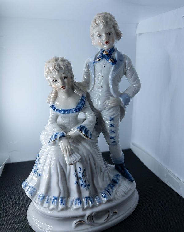 Винтажная фарфоровая статуэтка с галантной сценой, 21 см