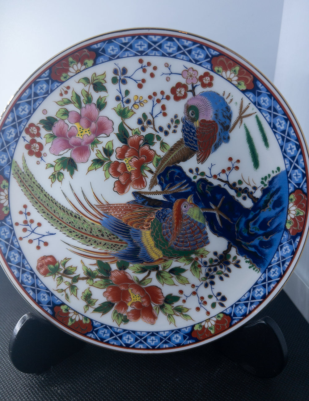 Farfurie din porțelan japonez vintage în stil Imari, cu fazani