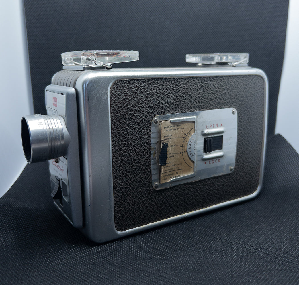 Винтажная кинокамера Kodak Brownie 8mm – для коллекции / декора / использования