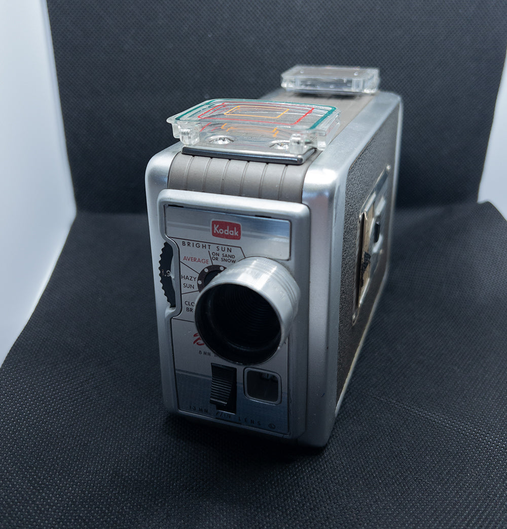 Винтажная кинокамера Kodak Brownie 8mm – для коллекции / декора / использования