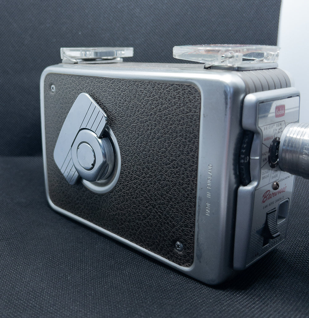 Винтажная кинокамера Kodak Brownie 8mm – для коллекции / декора / использования