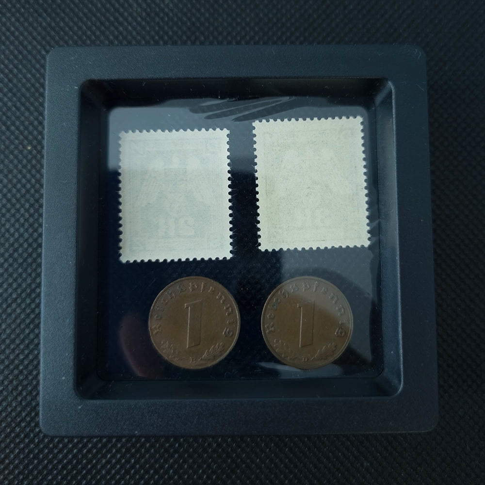 Коллекционный лот периода Второй мировой войны: 2 немецкие почтовые марки и 2 монеты по 1 рейхспфеннигу (1938–1939)