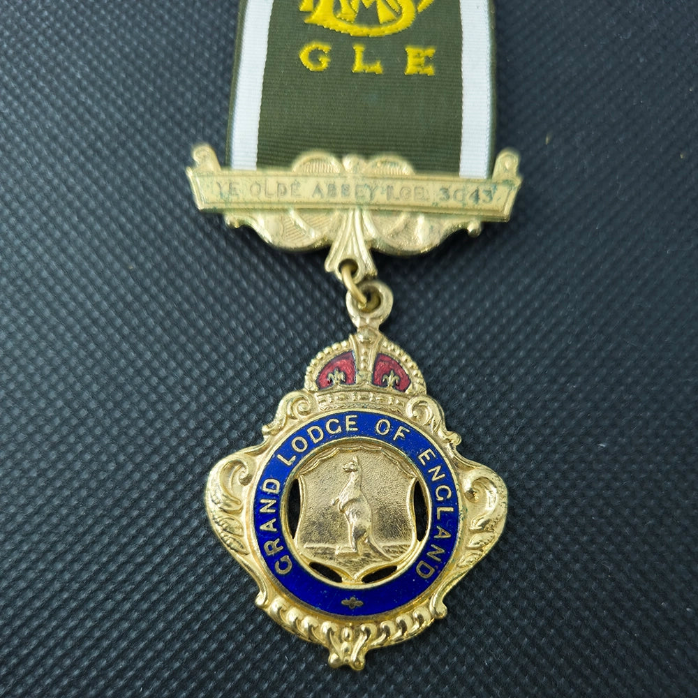 Старинная масонская медаль — Grand Lodge of England (G.L.E.), 1953 год, с оригинальным сертификатом