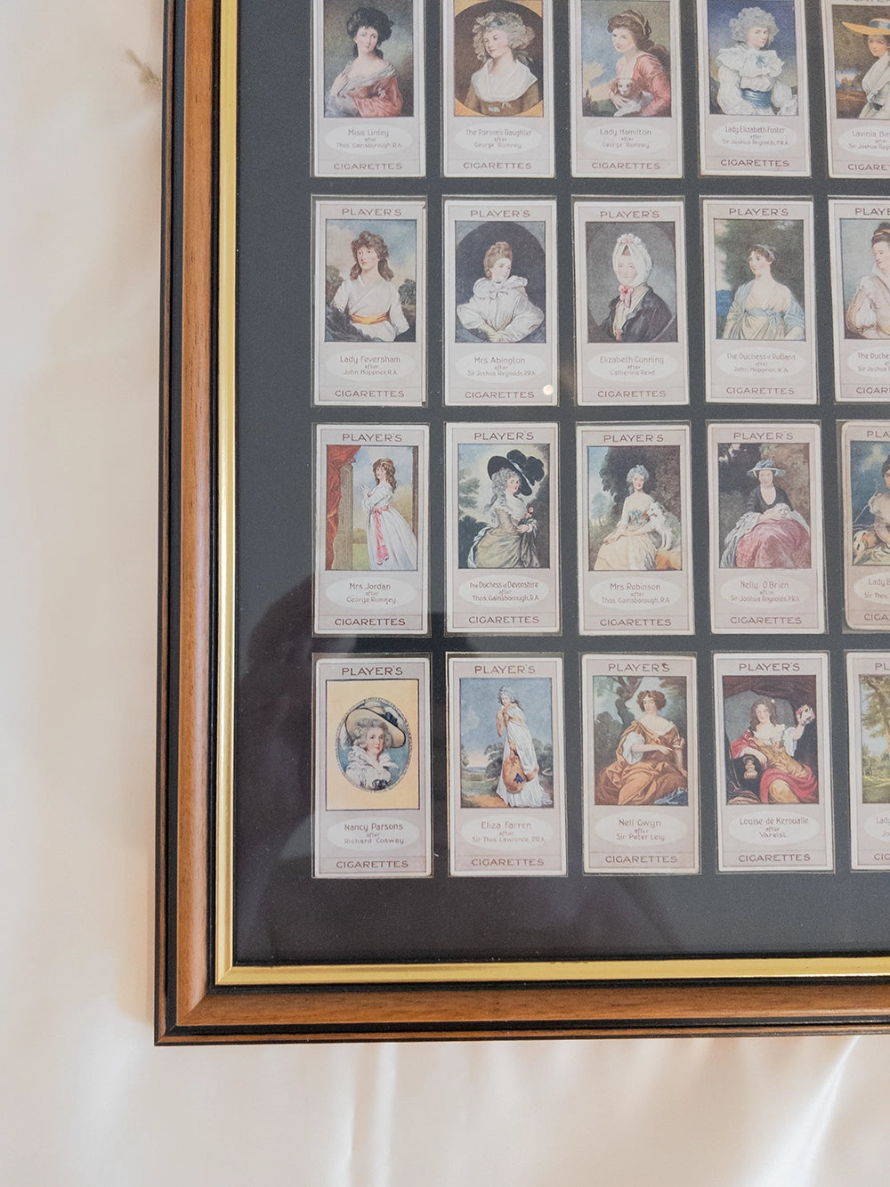 Антикварная коллекция карточек Player’s Cigarettes (Bygone Beauties) в рамке